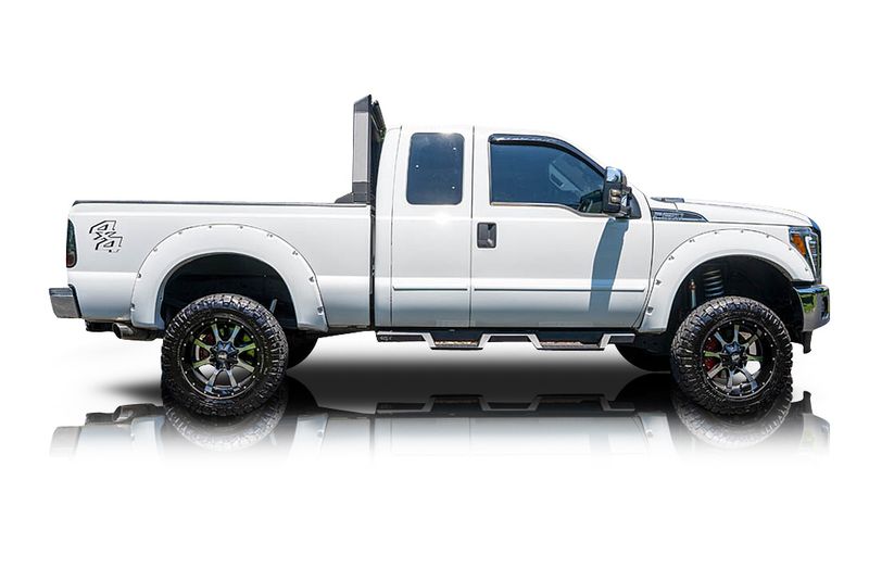 An incredible side shot photo of aFord F-250 that you should buy.