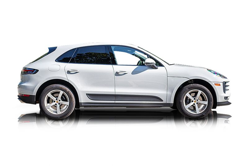 An incredible side shot photo of aPorsche Macan that you should buy.