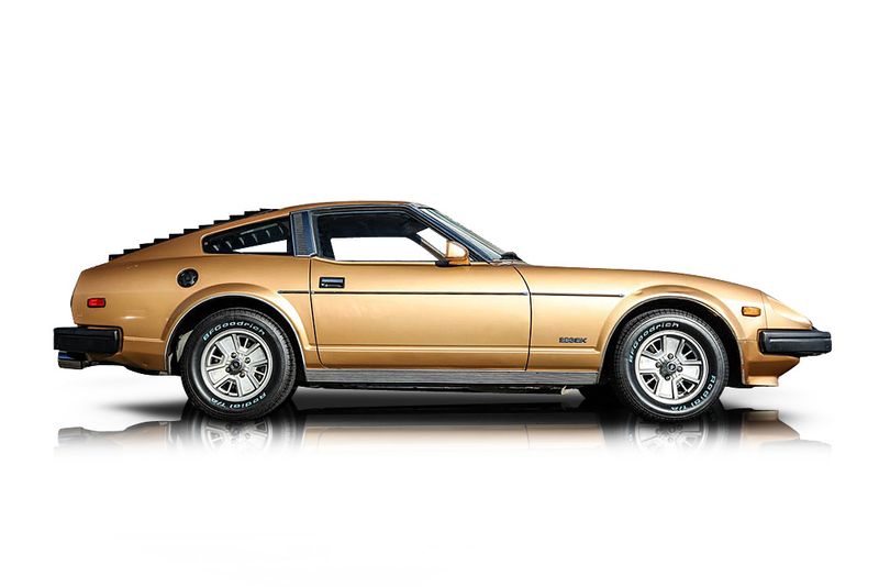 An incredible side shot photo of aDatsun 280ZX that you should buy.