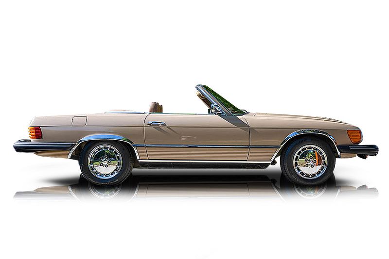 An incredible side shot photo of aMercedes-Benz 450SL that you should buy.