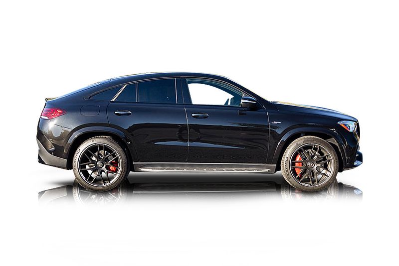 An incredible side shot photo of aMercedes-Benz GLE53 AMG that you should buy.