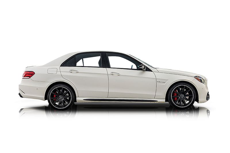 An incredible side shot photo of aMercedes-Benz E63 AMG S that you should buy.