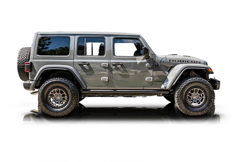 An incredible side shot photo of aJeep Wrangler that you should buy.