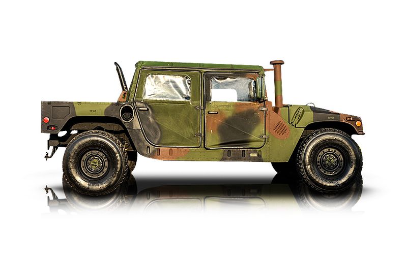An incredible side shot photo of aAM General Humvee that you should buy.