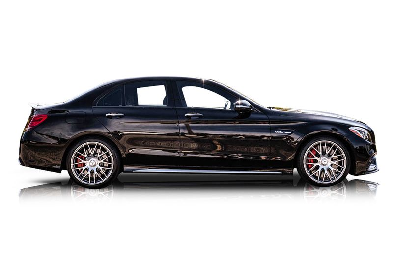 An incredible side shot photo of aMercedes-Benz C63 AMG S that you should buy.
