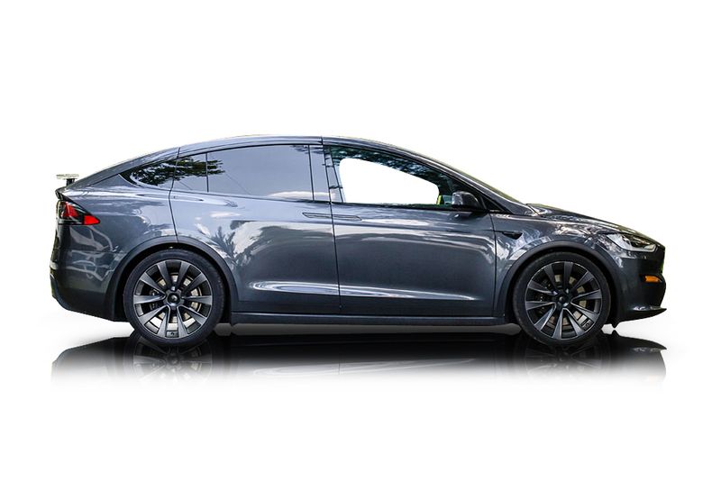 An incredible side shot photo of aTesla Model X that you should buy.