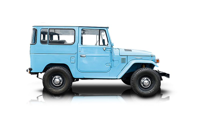 An incredible side shot photo of aToyota Land Cruiser that you should buy.