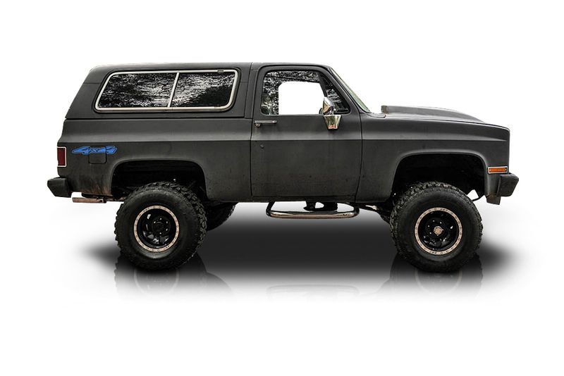An incredible side shot photo of aChevrolet K5 Blazer that you should buy.