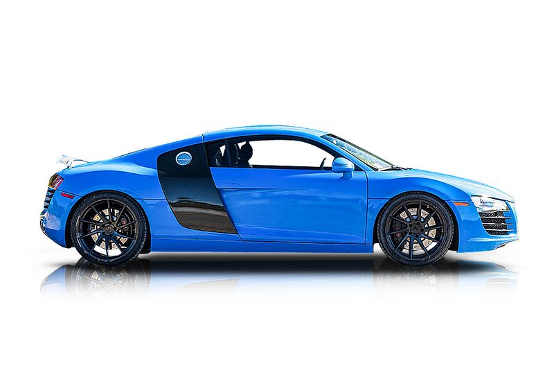 An incredible side shot photo of aAudi R8 that you should buy.