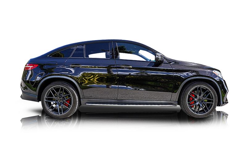 An incredible side shot photo of aMercedes-Benz GLE63 S AMG that you should buy.