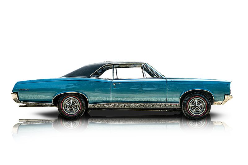 An incredible side shot photo of aPontiac GTO that you should buy.