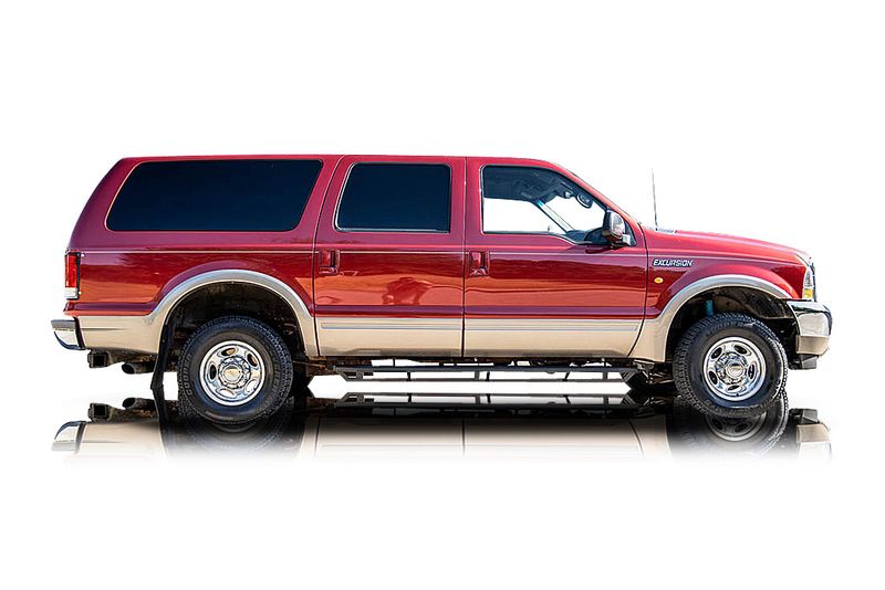 An incredible side shot photo of aFord Excursion that you should buy.