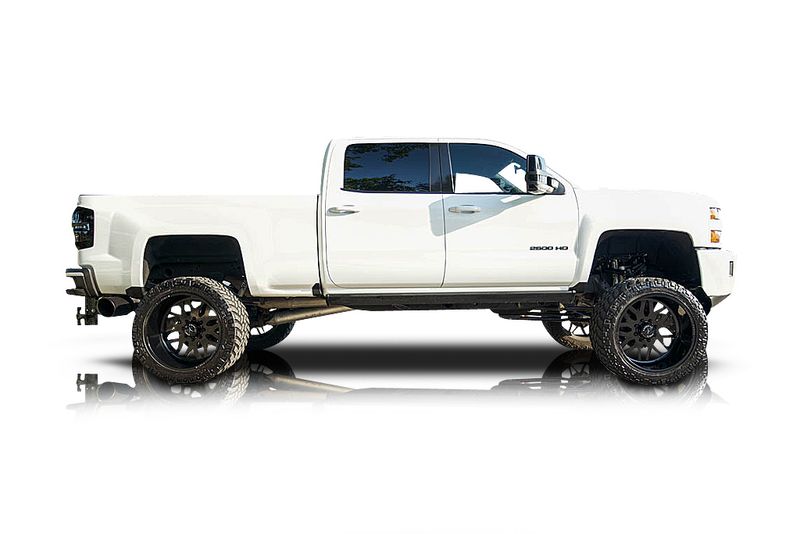 An incredible side shot photo of aChevrolet Silverado 2500 HD that you should buy.