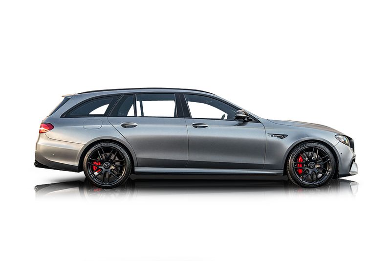 An incredible side shot photo of aMercedes-Benz E63 AMG that you should buy.