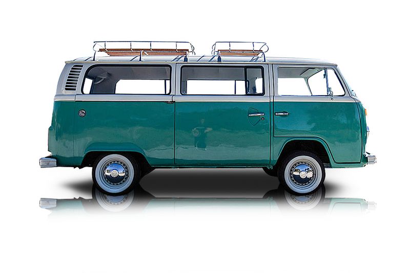 An incredible side shot photo of aVolkswagen Bus that you should buy.