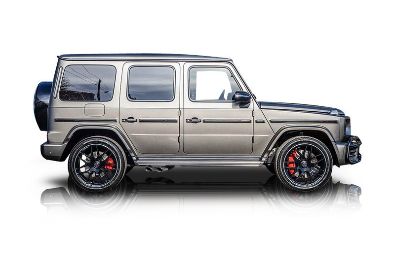 An incredible side shot photo of aMercedes-Benz G63 AMG that you should buy.