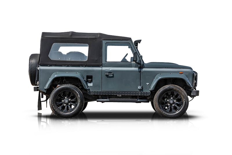 An incredible side shot photo of aLand Rover Defender 90 that you should buy.