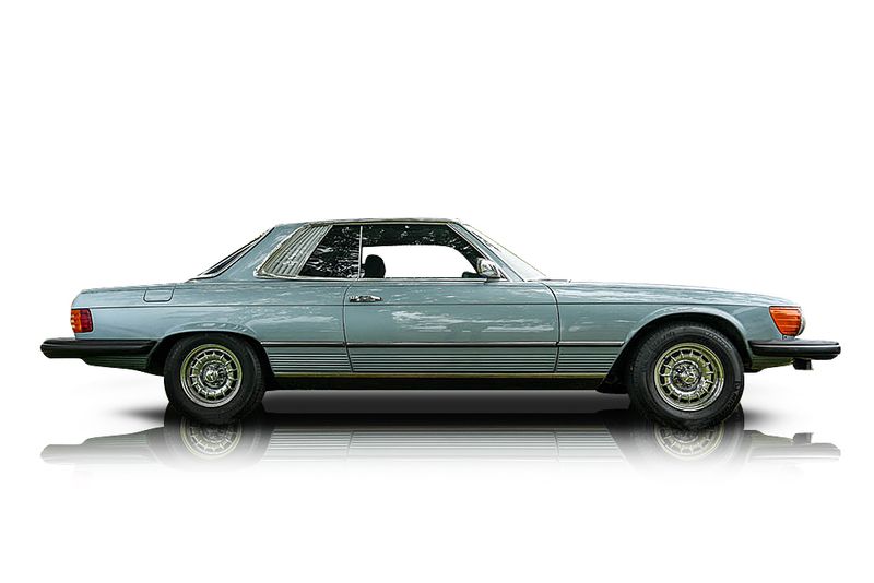 An incredible side shot photo of aMercedes-Benz 450 SLC that you should buy.