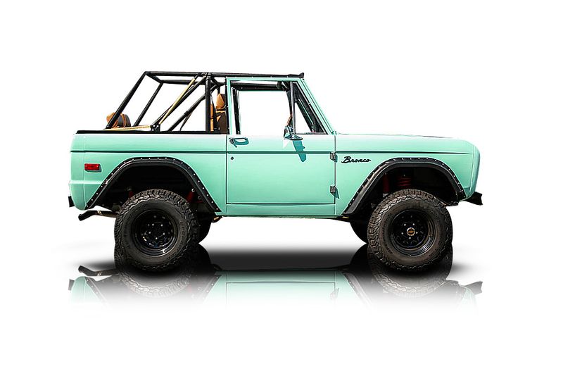 An incredible side shot photo of aFord Bronco that you should buy.