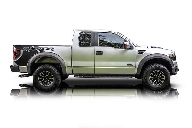 An incredible side shot photo of aFord F-150 that you should buy.