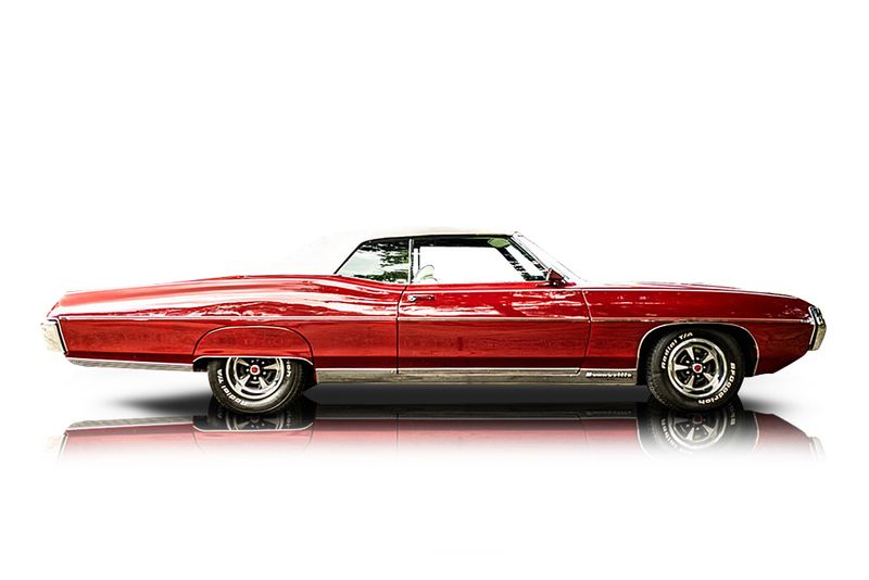 An incredible side shot photo of aPontiac Bonneville that you should buy.