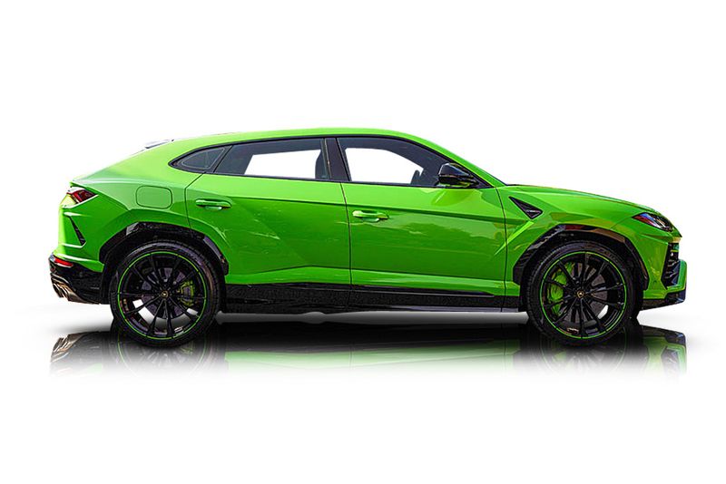 An incredible side shot photo of aLamborghini Urus that you should buy.