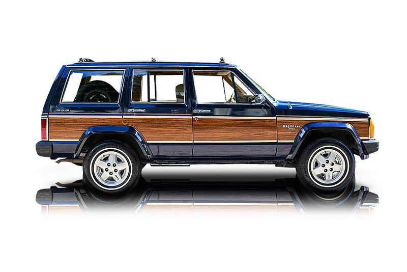 An incredible side shot photo of aJeep Wagoneer that you should buy.