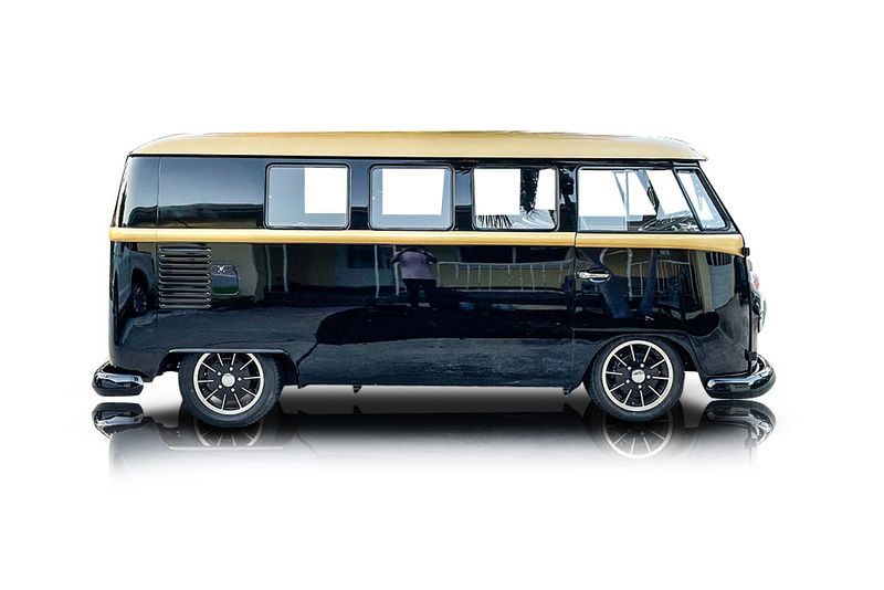 An incredible side shot photo of aVolkswagen Bus that you should buy.