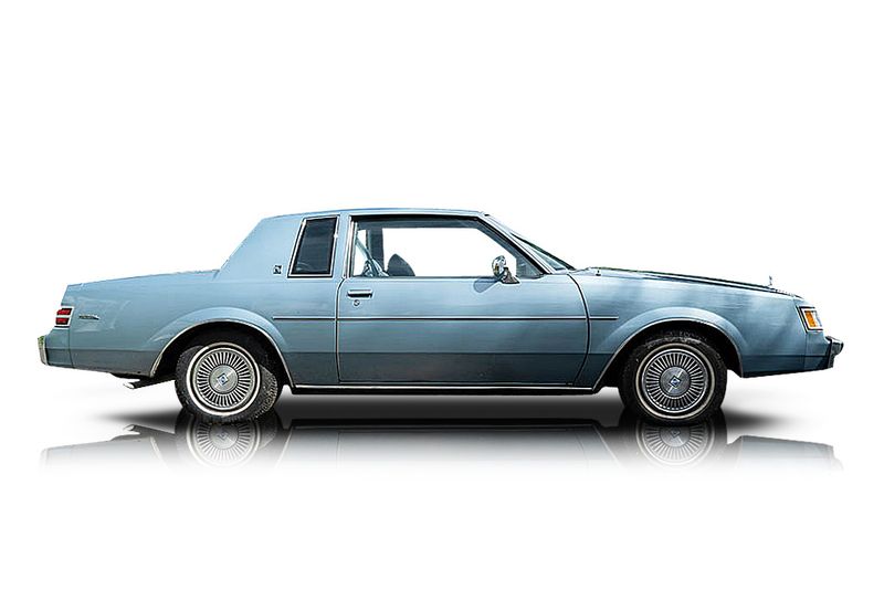 An incredible side shot photo of aBuick Regal that you should buy.
