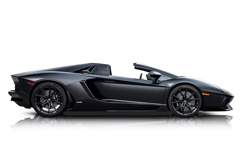An incredible side shot photo of aLamborghini Aventador that you should buy.