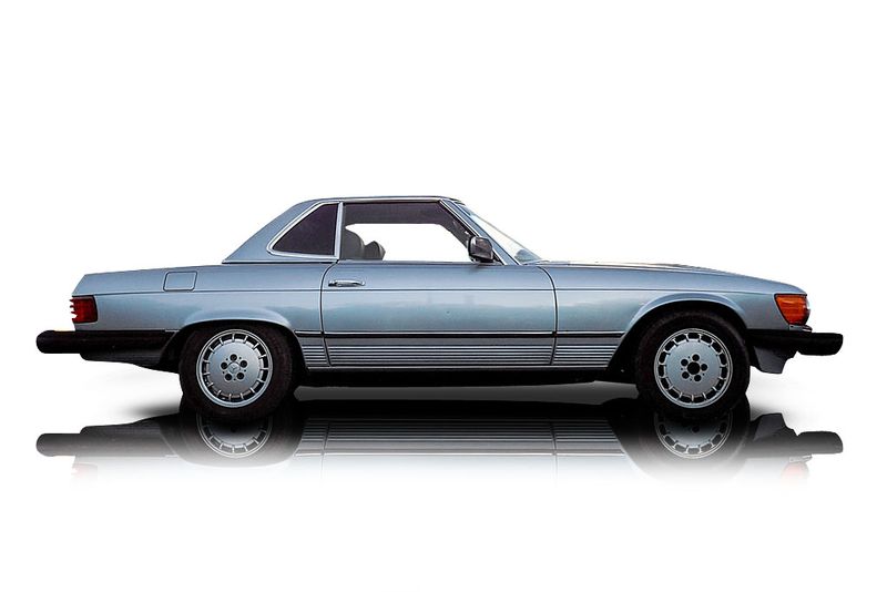 An incredible side shot photo of aMercedes-Benz 380SL that you should buy.