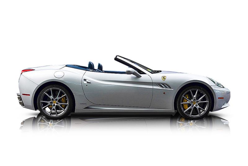 An incredible side shot photo of aFerrari California that you should buy.