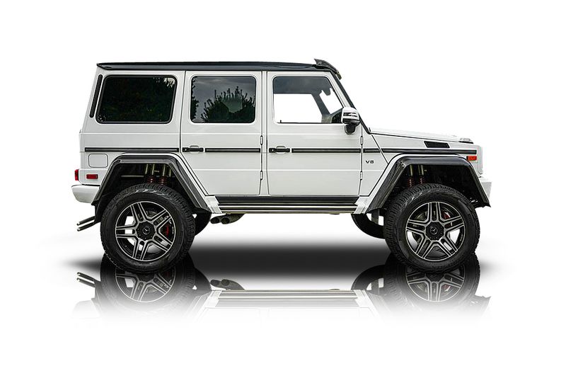An incredible side shot photo of aMercedes-Benz G550 that you should buy.
