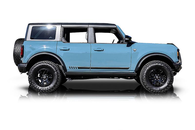 An incredible side shot photo of aFord Bronco that you should buy.