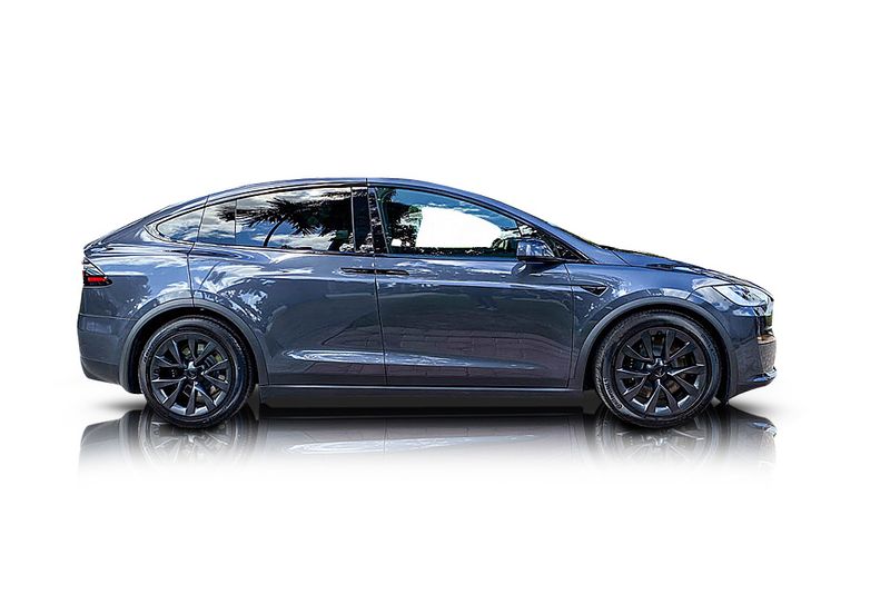 An incredible side shot photo of aTesla Model X that you should buy.