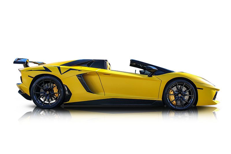 An incredible side shot photo of aLamborghini Aventador that you should buy.