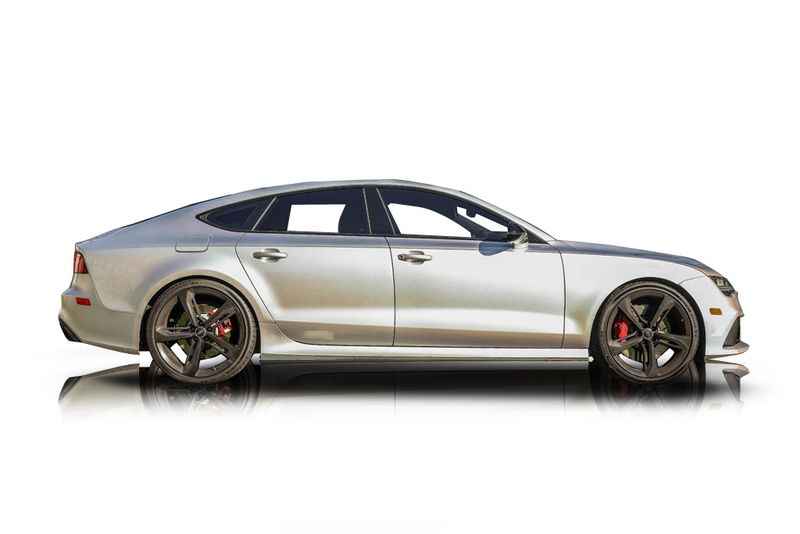 An incredible side shot photo of aAudi RS7 that you should buy.