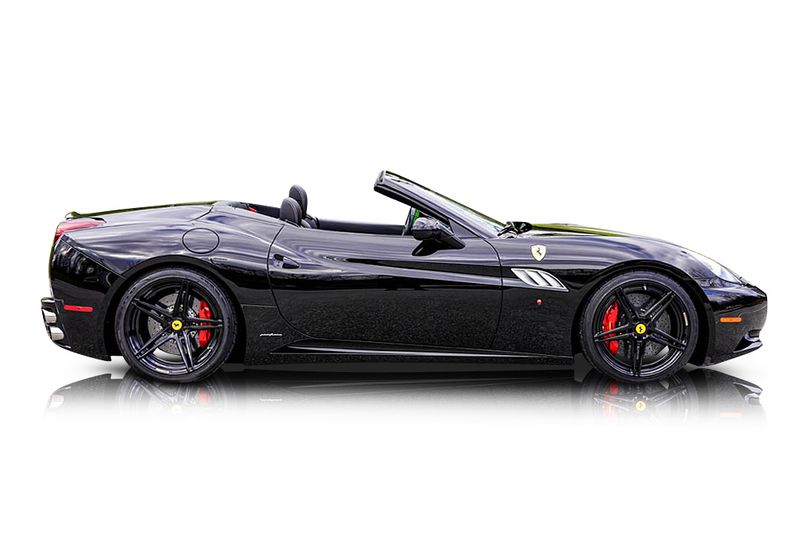 An incredible side shot photo of aFerrari California that you should buy.