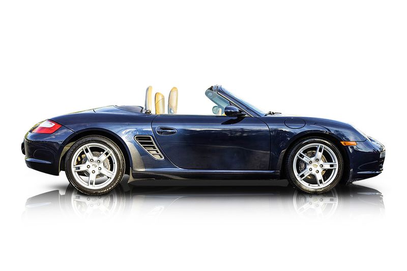 An incredible side shot photo of aPorsche Boxster that you should buy.