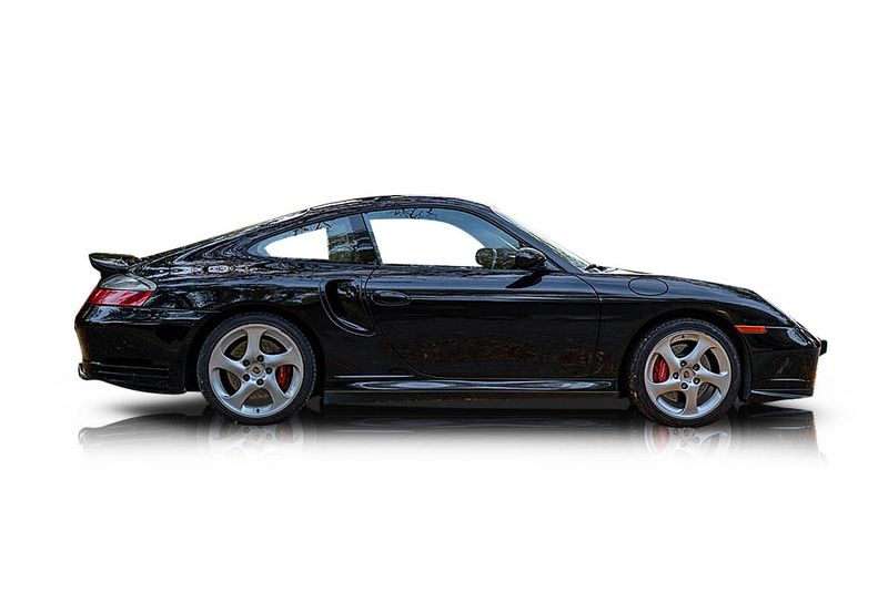 An incredible side shot photo of aPorsche 911 that you should buy.