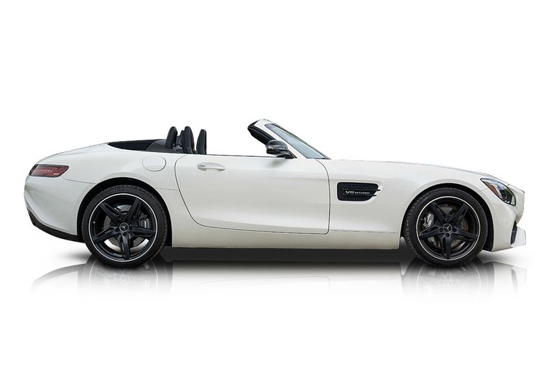 An incredible side shot photo of aMercedes-Benz AMG GT that you should buy.