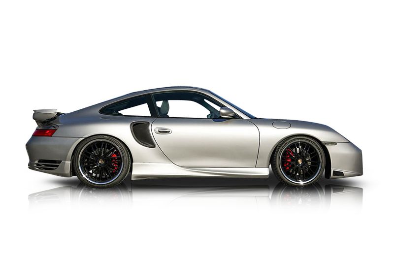 An incredible side shot photo of aPorsche 911 that you should buy.