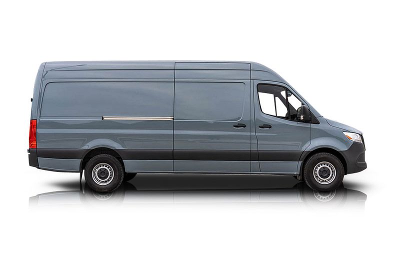An incredible side shot photo of aMercedes-Benz Sprinter 2500 that you should buy.