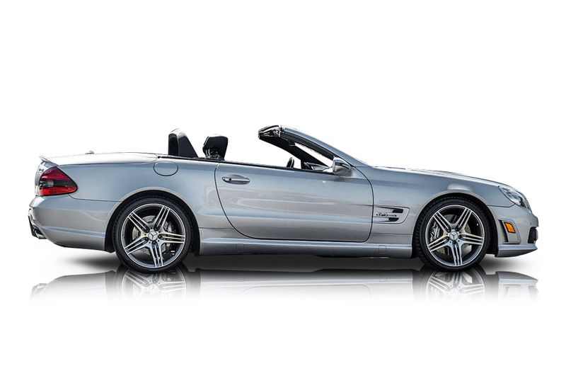 An incredible side shot photo of aMercedes-Benz SL63 AMG that you should buy.