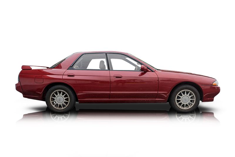 An incredible side shot photo of aNissan Skyline that you should buy.