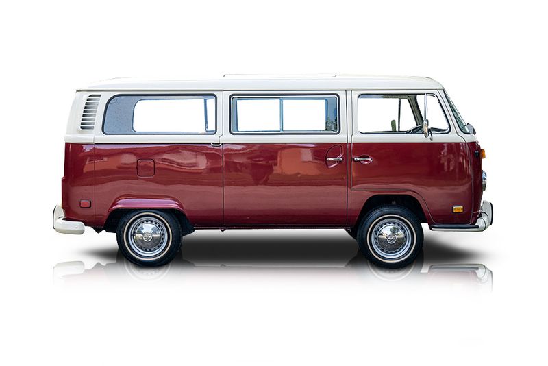 An incredible side shot photo of aVolkswagen Bus that you should buy.
