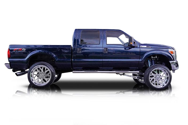 An incredible side shot photo of aFord F-250 that you should buy.