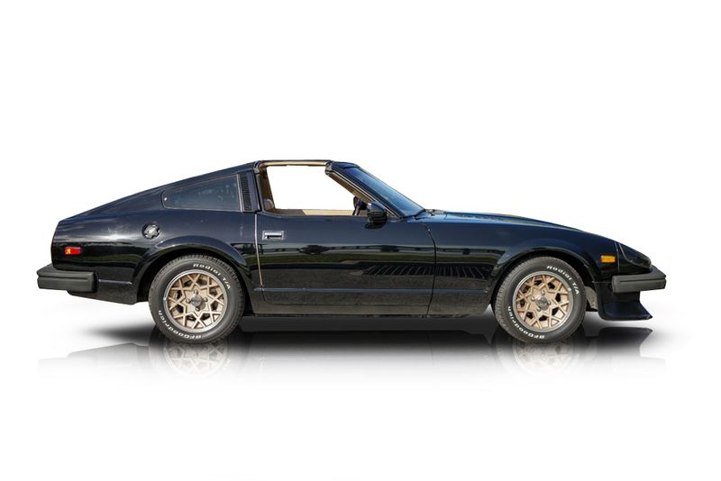 An incredible side shot photo of aDatsun 280ZX that you should buy.