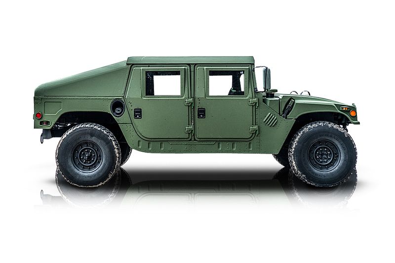 An incredible side shot photo of aAM General Humvee that you should buy.