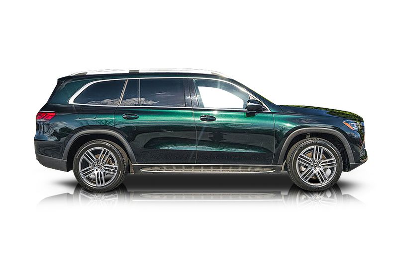 An incredible side shot photo of aMercedes-Benz GLS450 that you should buy.
